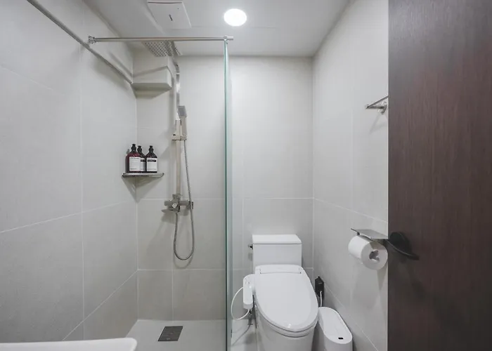 Stayteoul Station Bath Aparthotel *